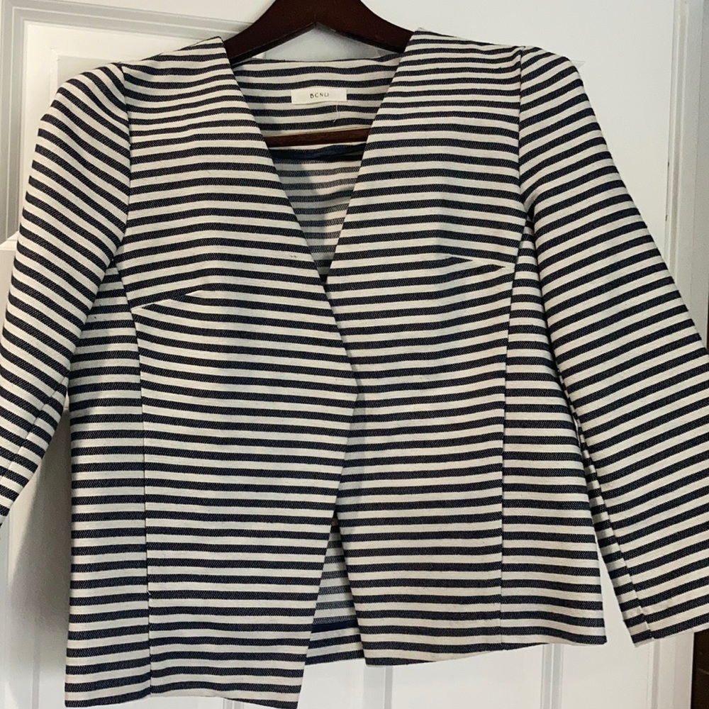 Navy and cream linen crop blazer